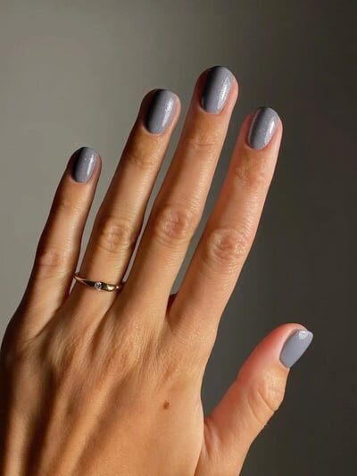 unghie grigio inverno 2024